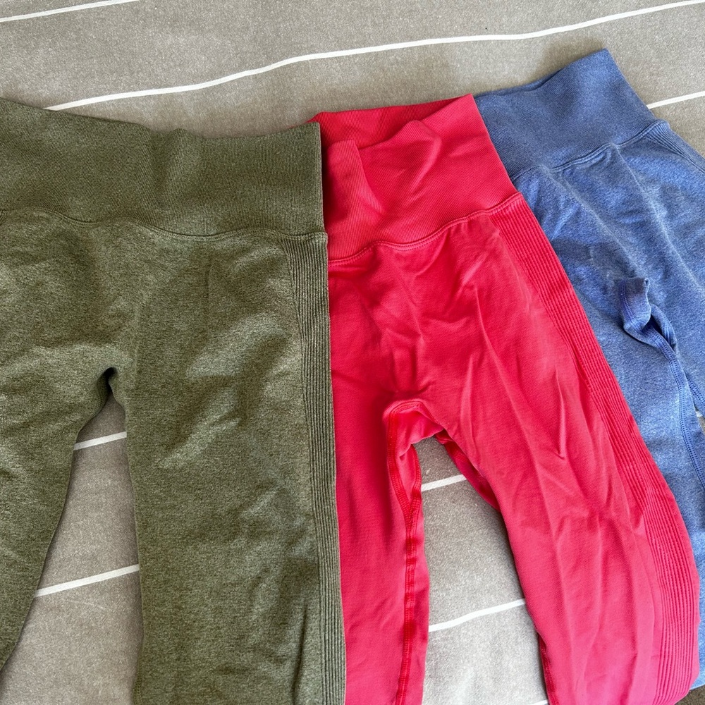 3 pairs of scrunch bum leggings - heather green heather periwinkle and soft pink